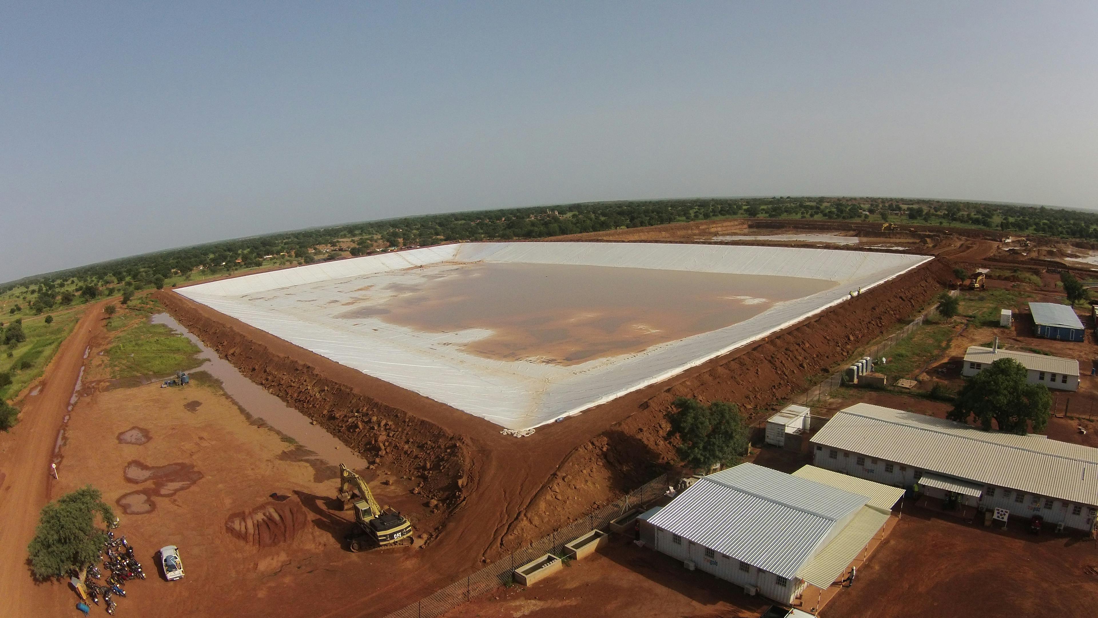 In a West African gold mine, tailored geomembrane solutions improved environmental safety and resource recovery, adapting to specific site needs. 