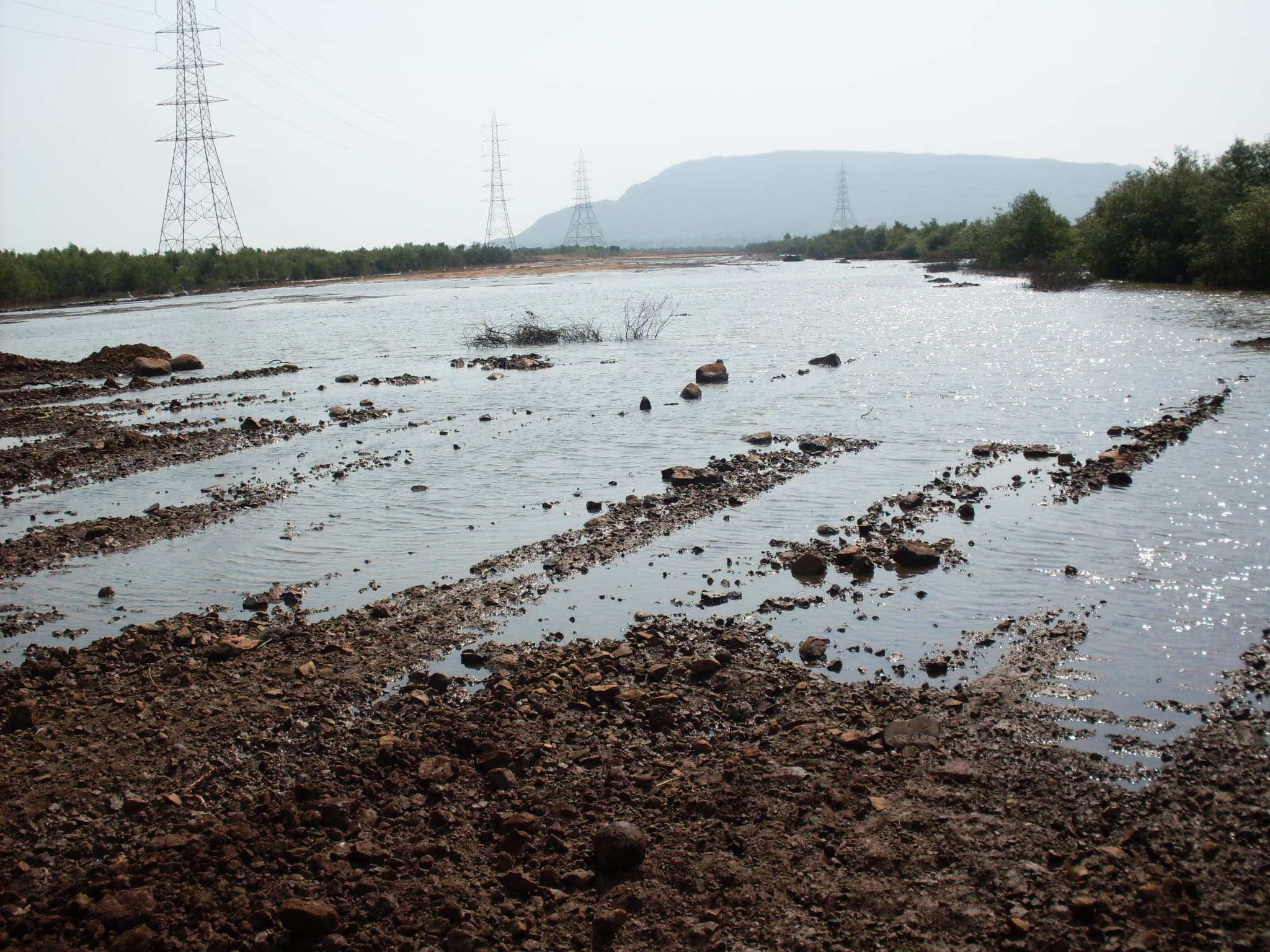 MIRAFI PET 800/50, a high strength polyester woven geotextile with a tensile strength of 800kN/m (45.4 lb/ft), was employed to ensure embankment stability within the specified criteria.