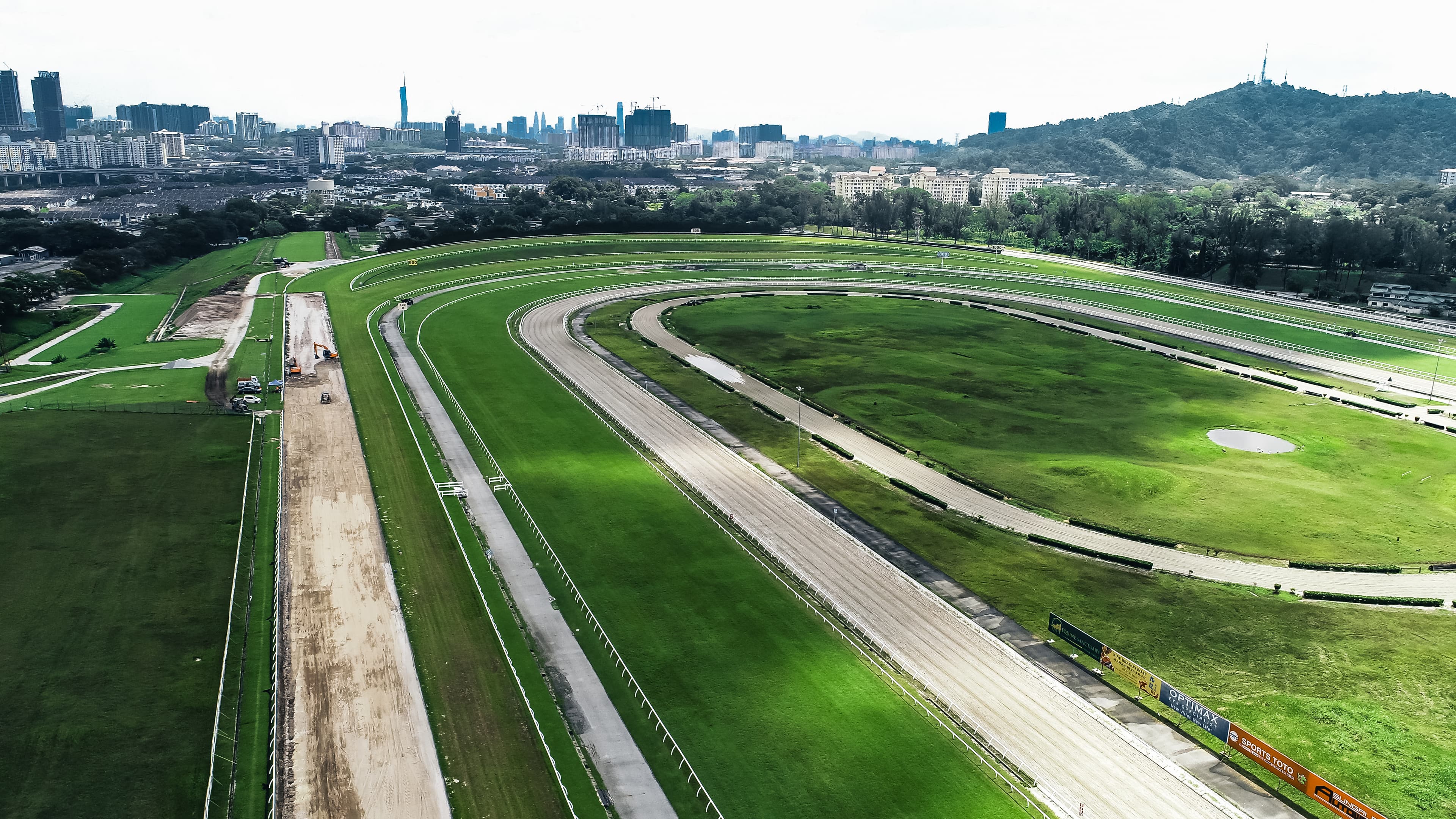 MIRAFI FWL geotextile was installed at Selangor Turf Club to address water ponding issues, enhancing drainage efficiency and ensuring prompt track usability.