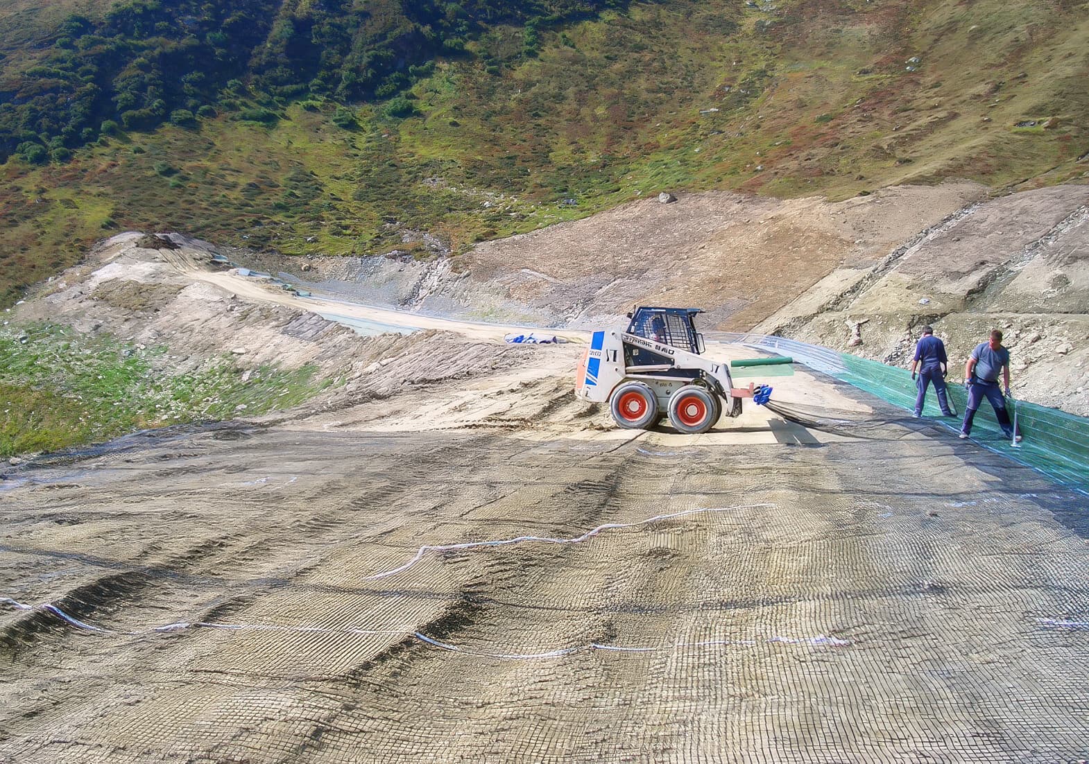 MIRAGRID GX being placed in the reinforced slope