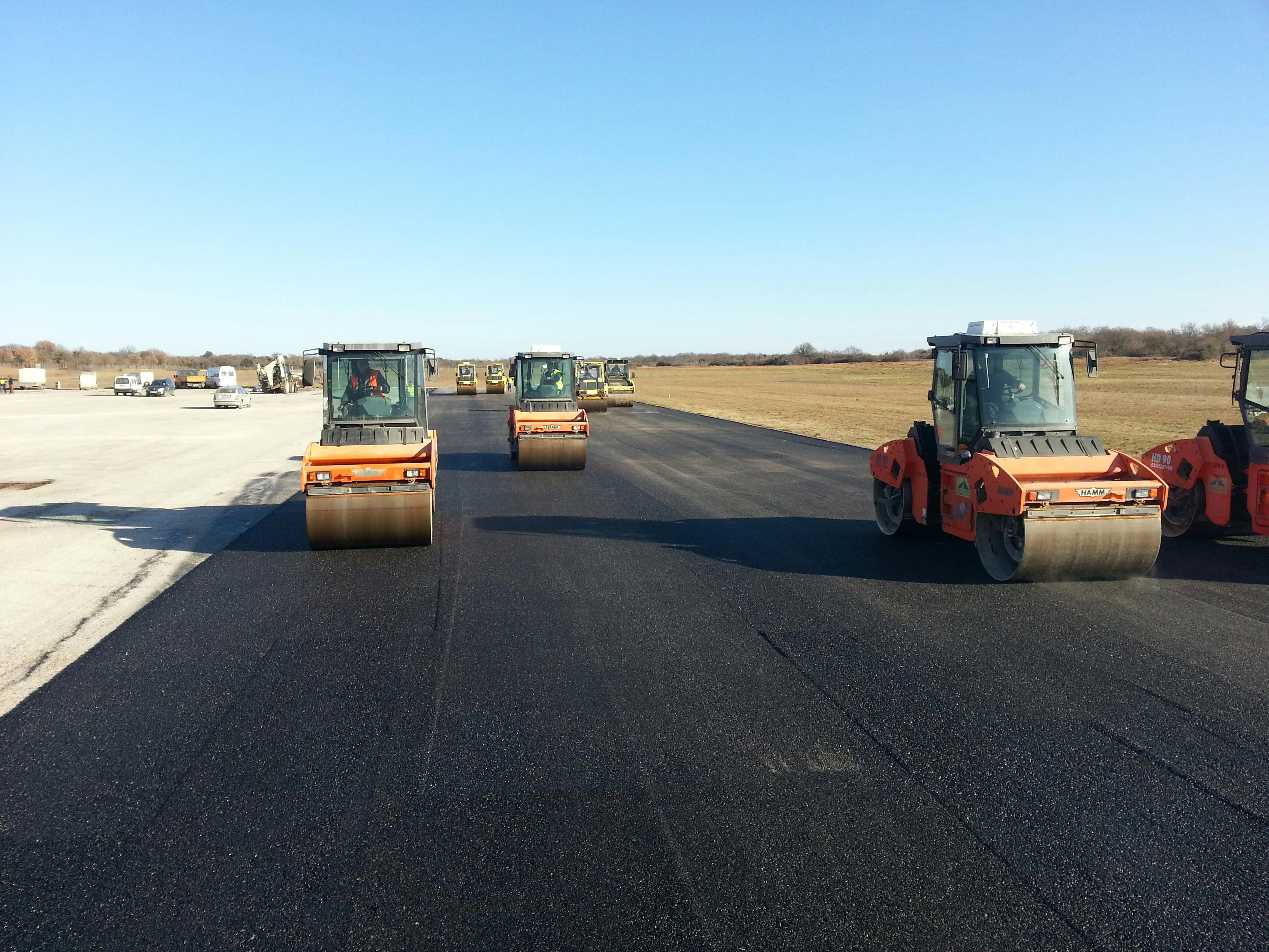 Airport runways must meet strict quality and safety standards. Cracks and uneven surfaces can create hazardous conditions for take-off and landing. The surface of Pula airport had deteriorated after many years of use. 