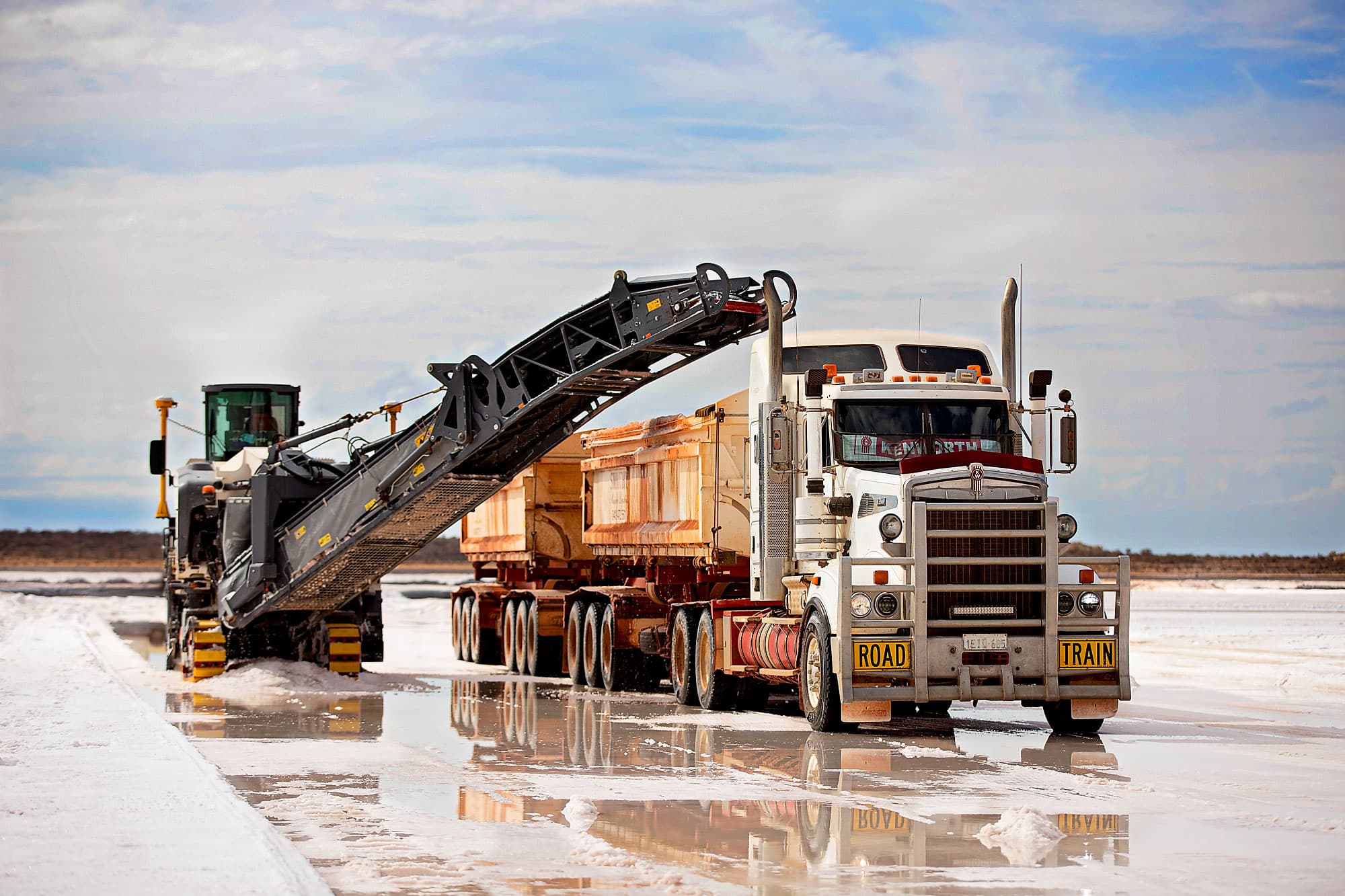 The initial pilot installation in 2017 lined 100,000 m² to prevent brine loss into the groundwater.