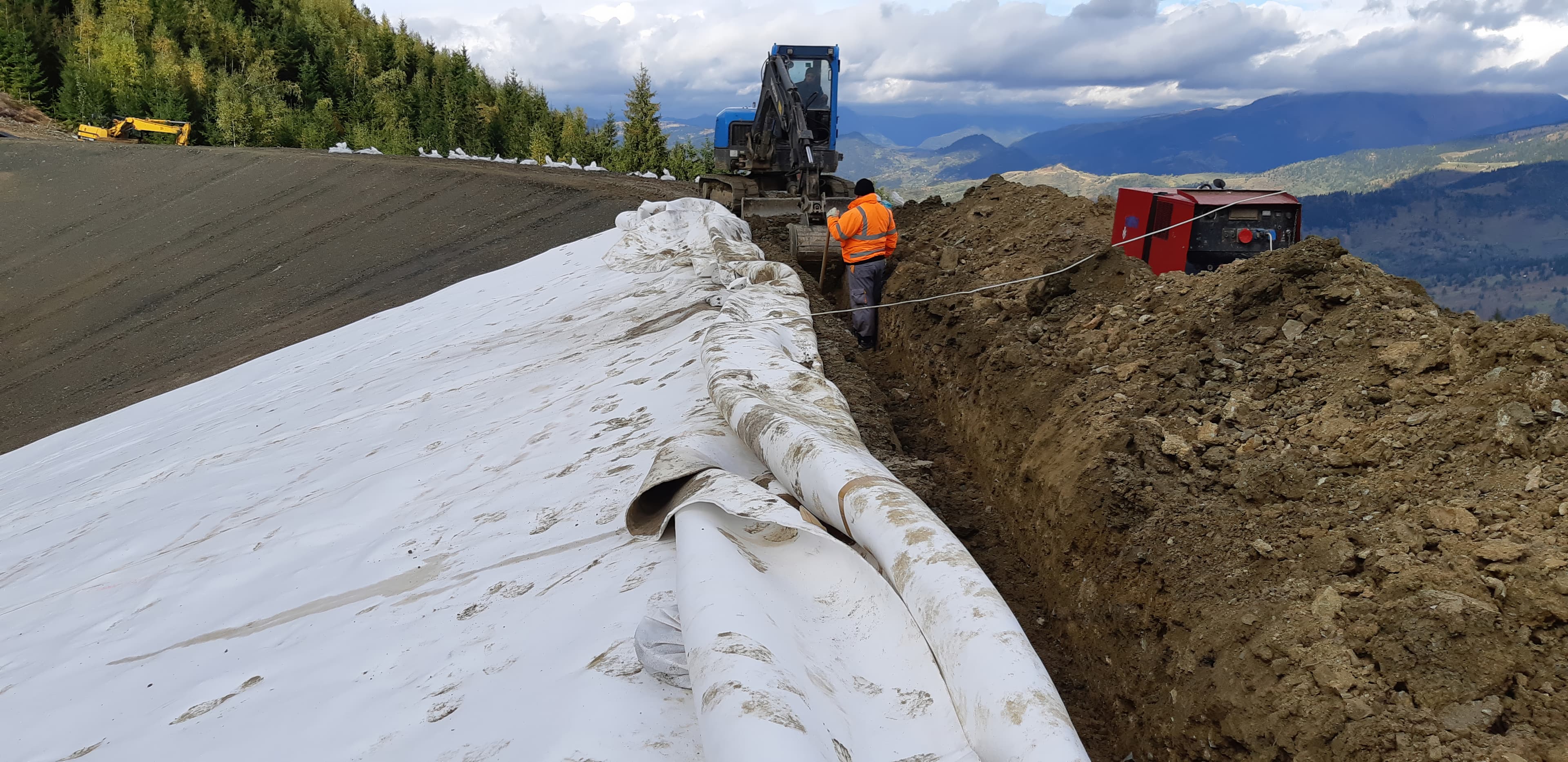 Placement of 2 mm double-sided rough GSE HD geomembrane and protective geotextiles to waterproof the Borșa artificial lake.