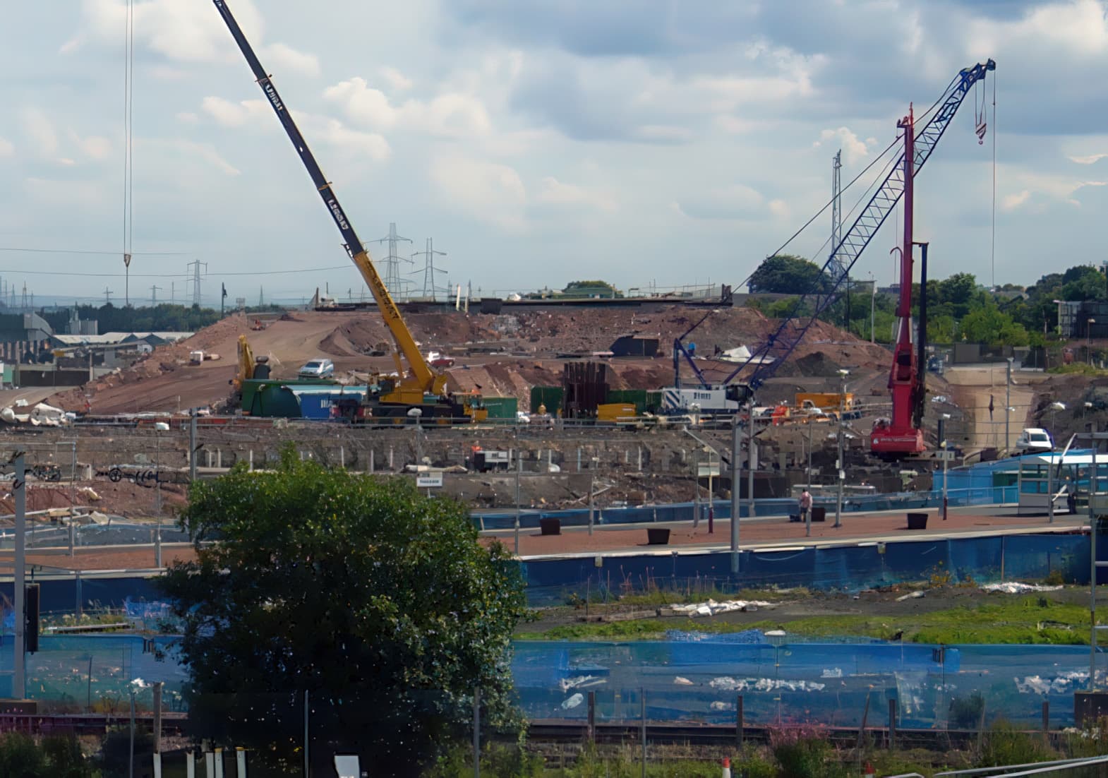 Two layers of MIRAFI Geolon PET geotextile reinforcement, ranging from 100 to 1,600 kN/m, were installed at right angles over the pile caps, with the outer layer wrapped around an anchor block to provide tensile resistance.