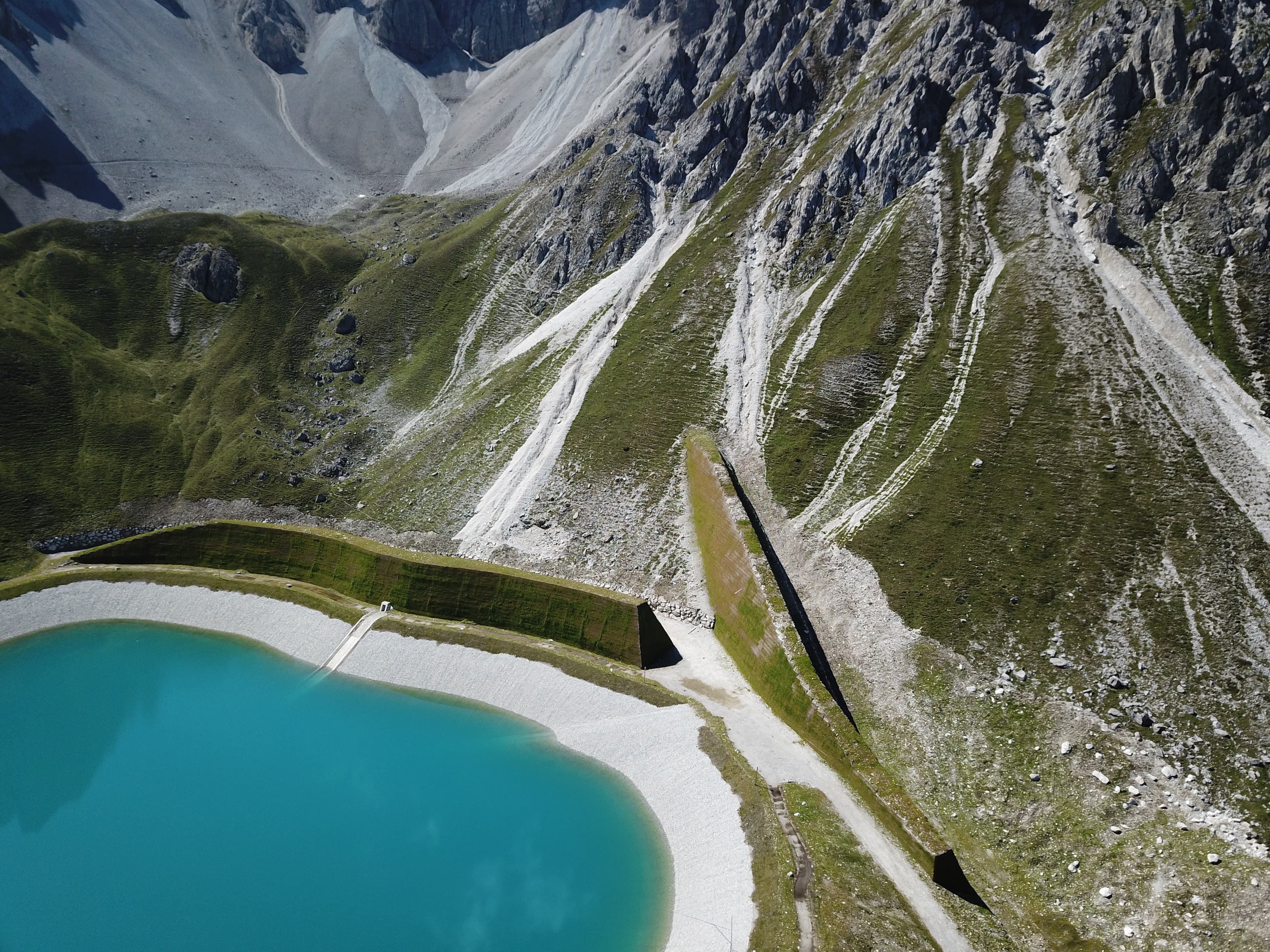 In Austria alone, approximately 8,000 avalanche corridors experience countless avalanches each year. With climate change exacerbating the situation, the threat of avalanches to inhabited areas is ever-present in the Alpine regions.