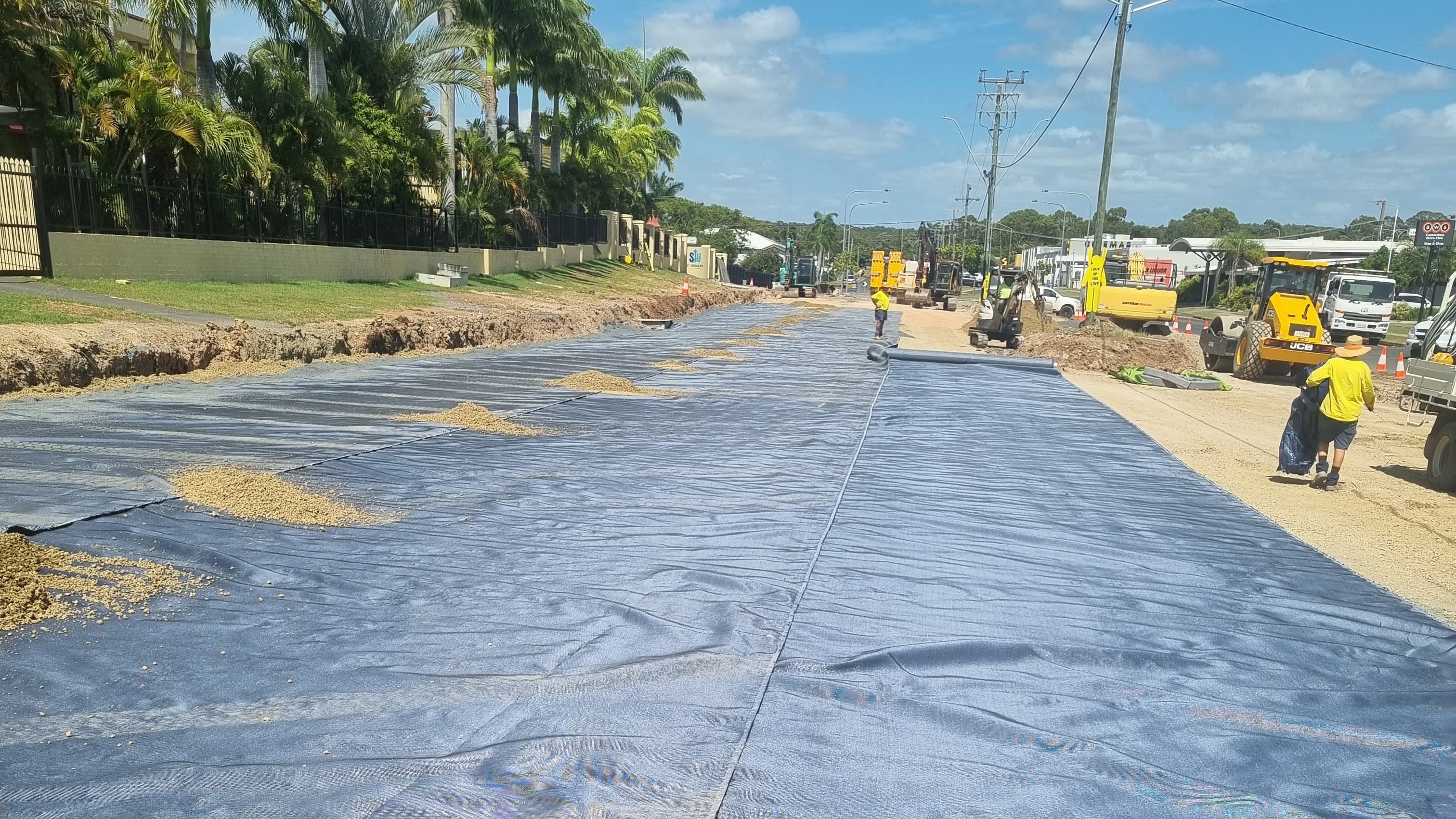 Livingstone Shire Council used MIRAFI H2Rx to upgrade Queen Street, Yeppoon, addressing surface cracking due to a soft, saturated subgrade.