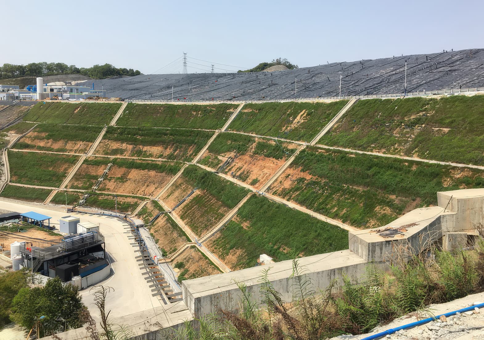 Completed MSE expansion bund with vegetated surface