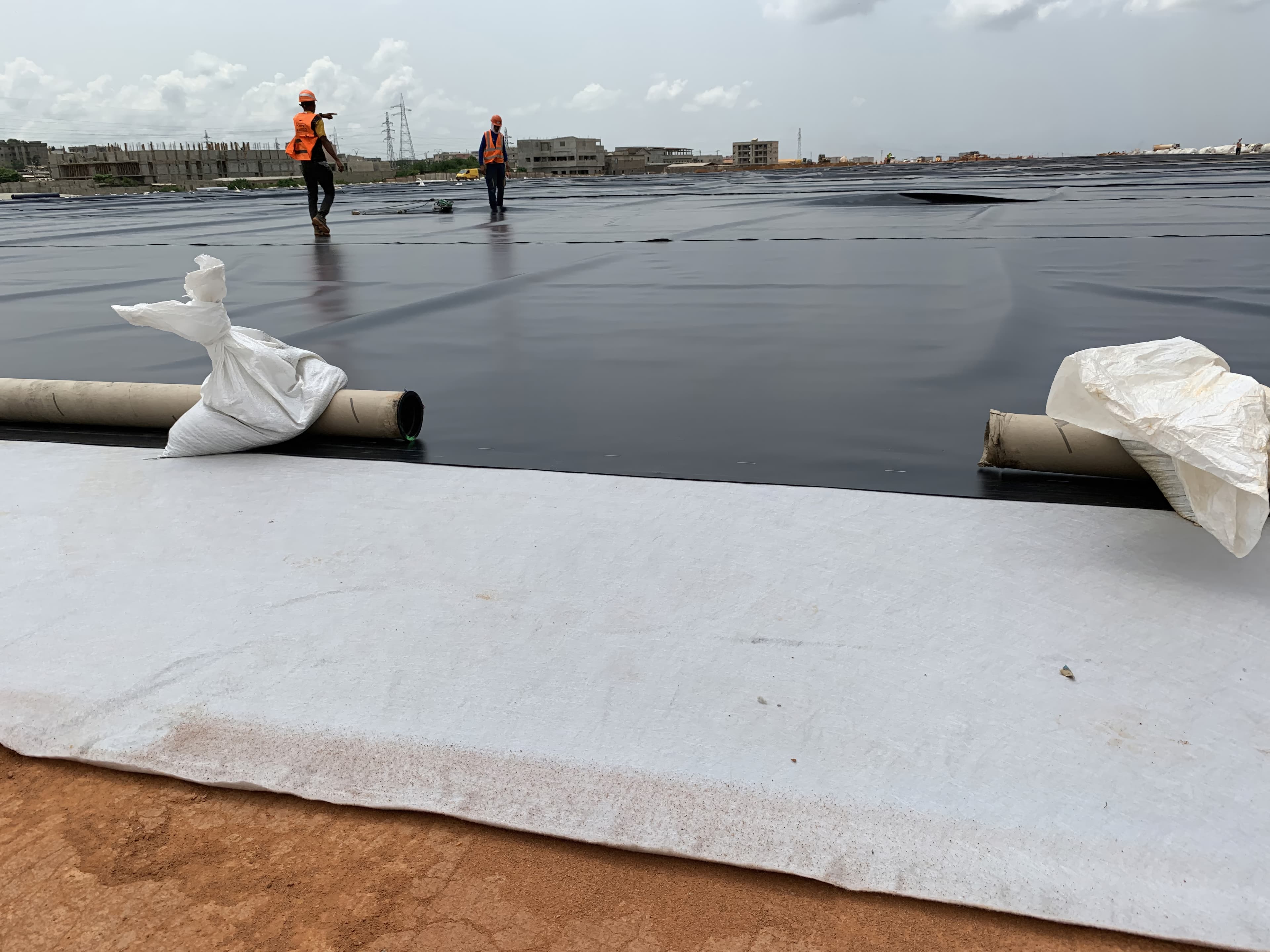 Both the geomembrane and geotextile were deployed as a unified capping system, engineered to comply with French landfill requirements and provide long‑term durability supporting the future urban park.