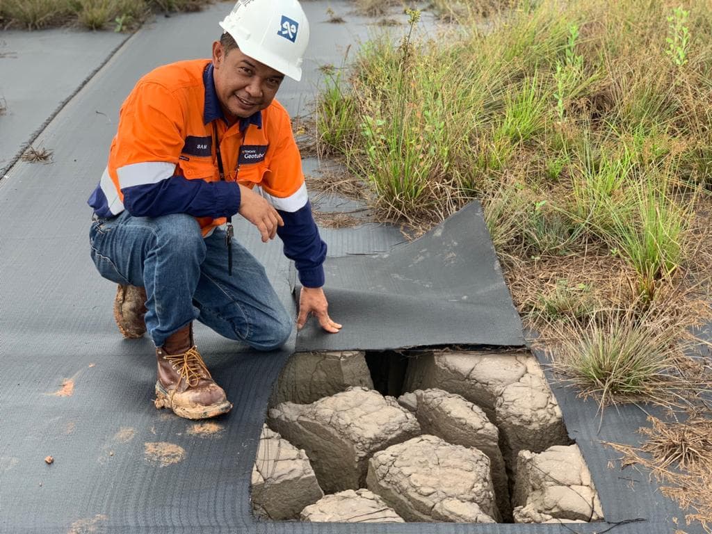 Coal mine settling ponds South Kalimantan Ponds+Storage GEOTUBE