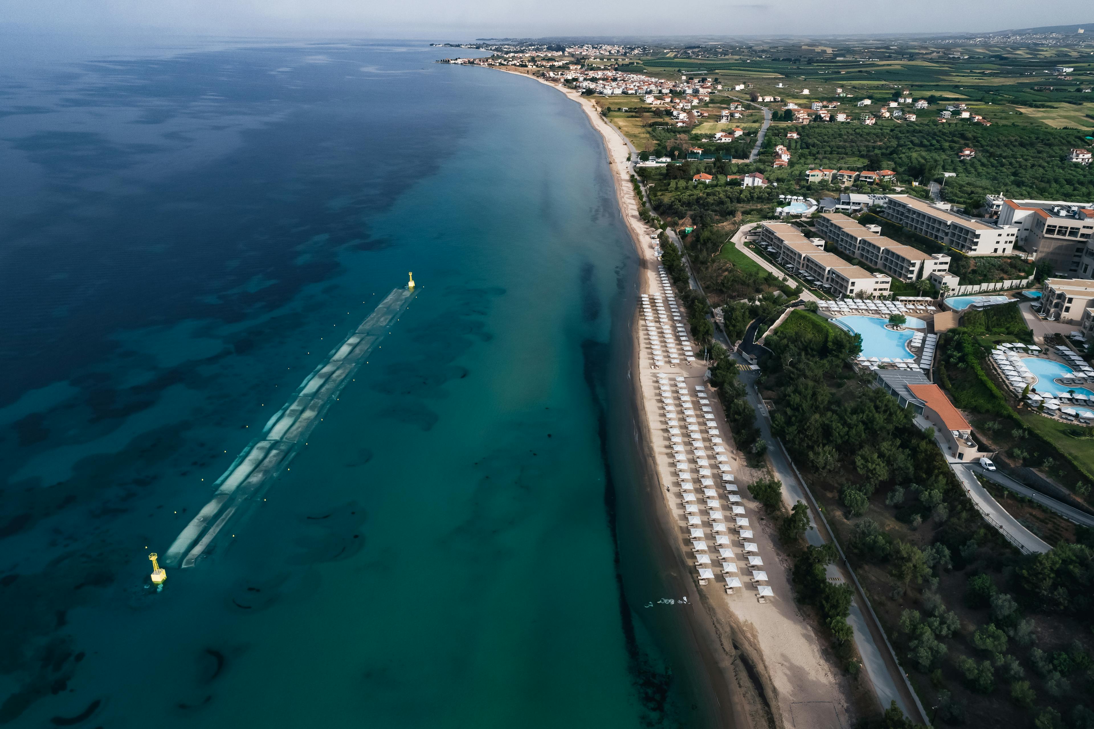 In Greece, a hotel enhanced its beach experience by installing submerged GEOTUBE® breakwaters, reducing wave intensity and maintenance. 