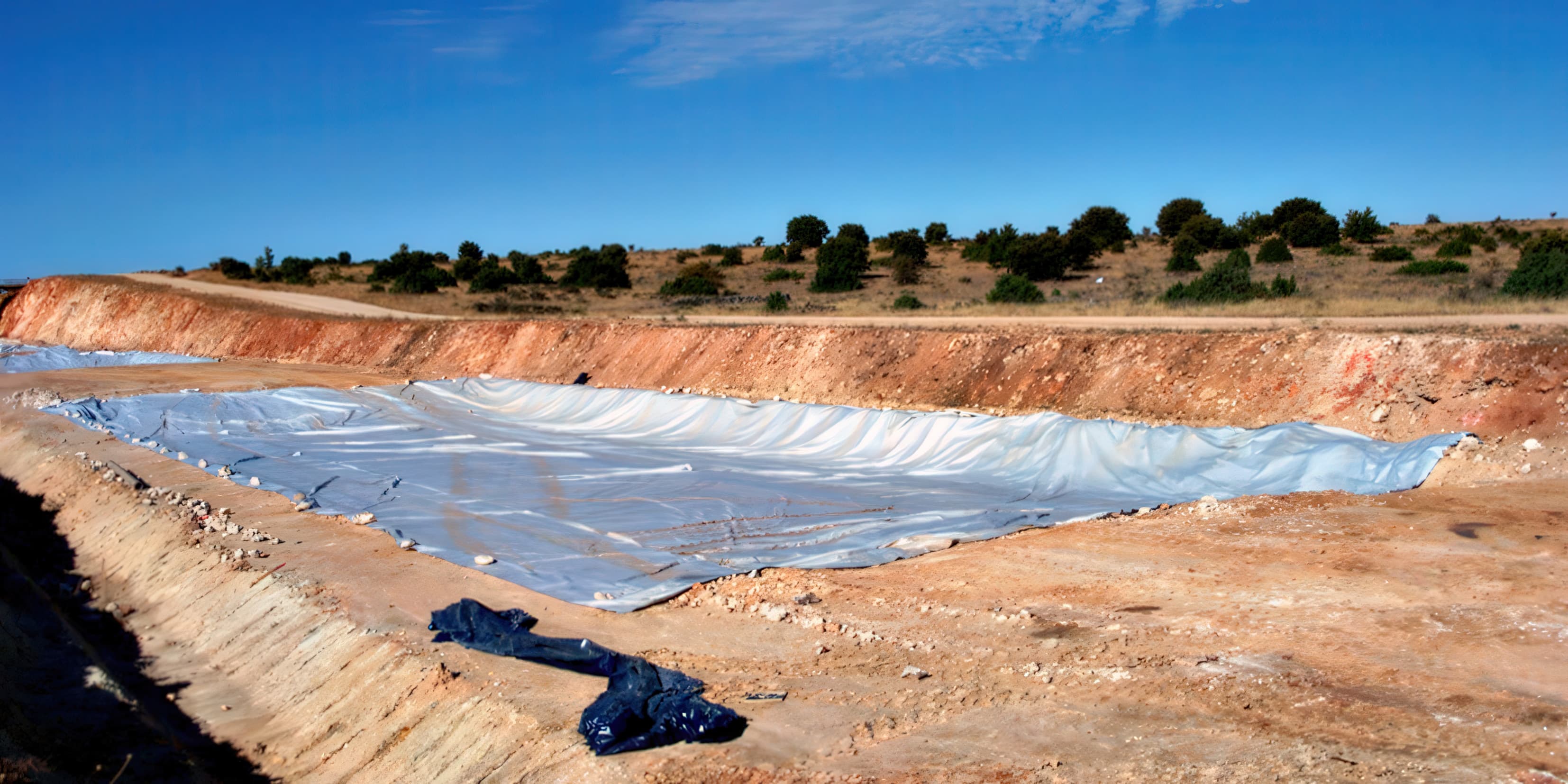 Placement of MIRAGRID PEC geocomposite reinforcement