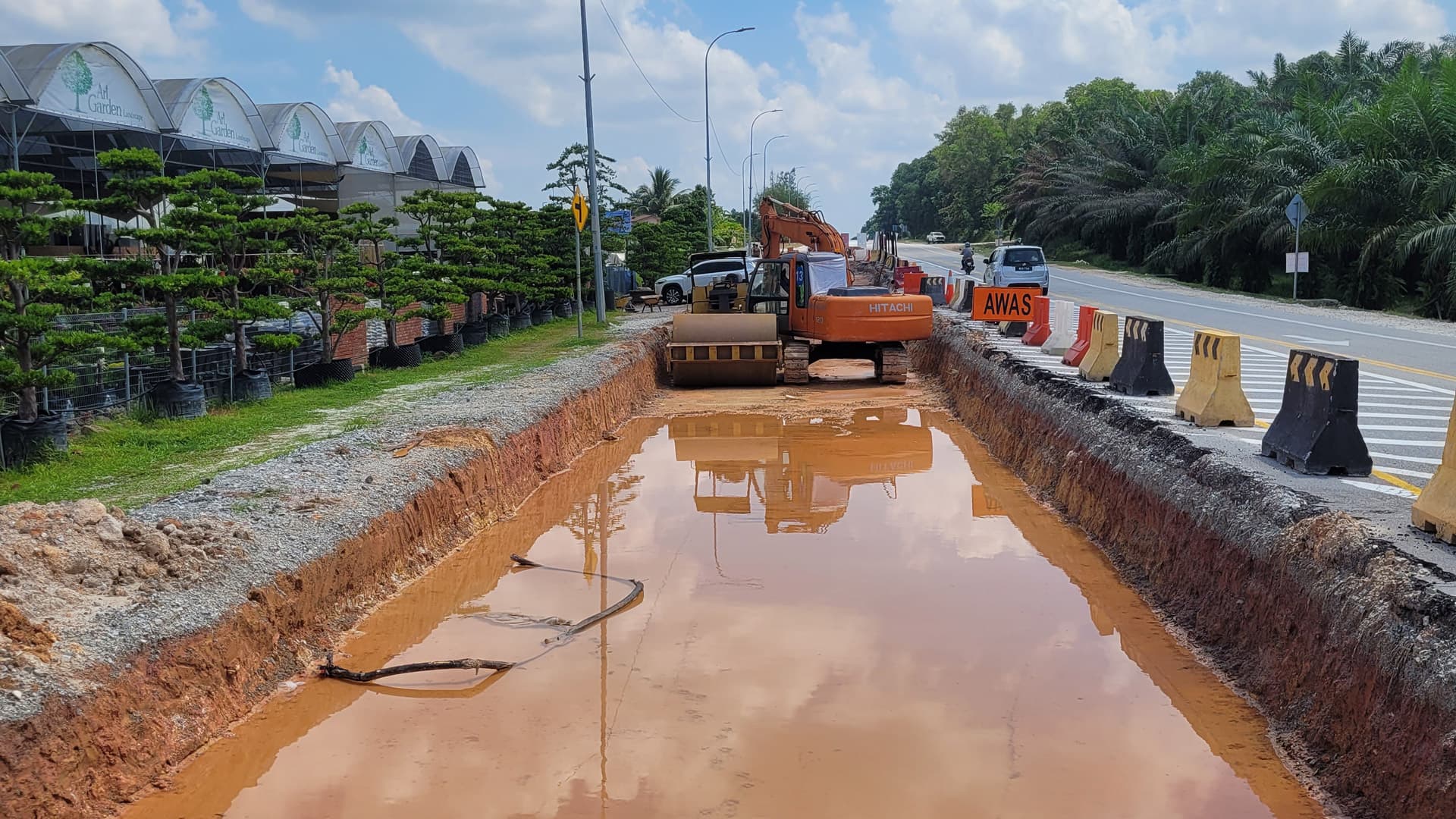 Reconstructing Jalan Kampung Lombong road with MIRAFI