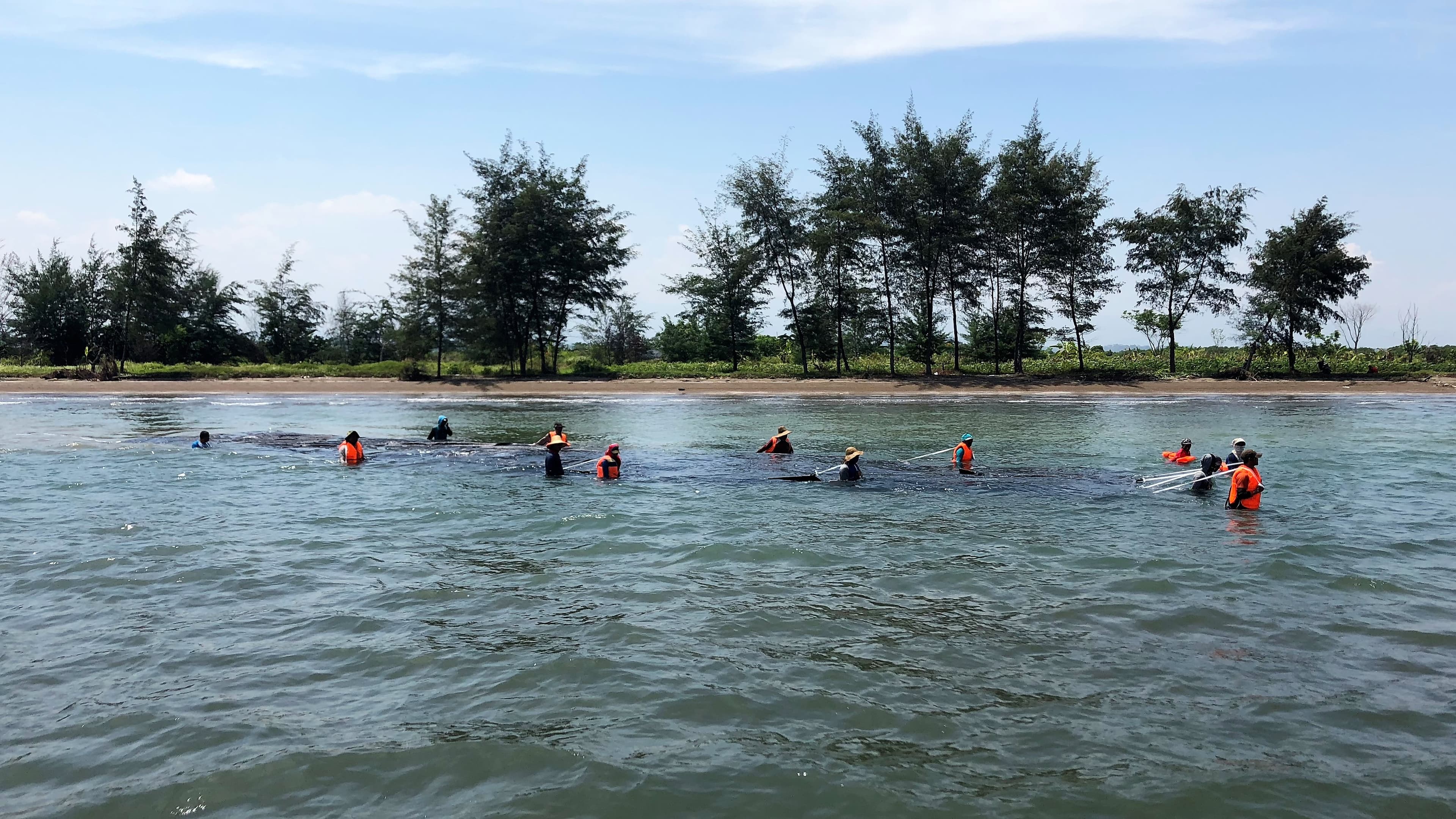 Sigandu Beach - going offshore (2)