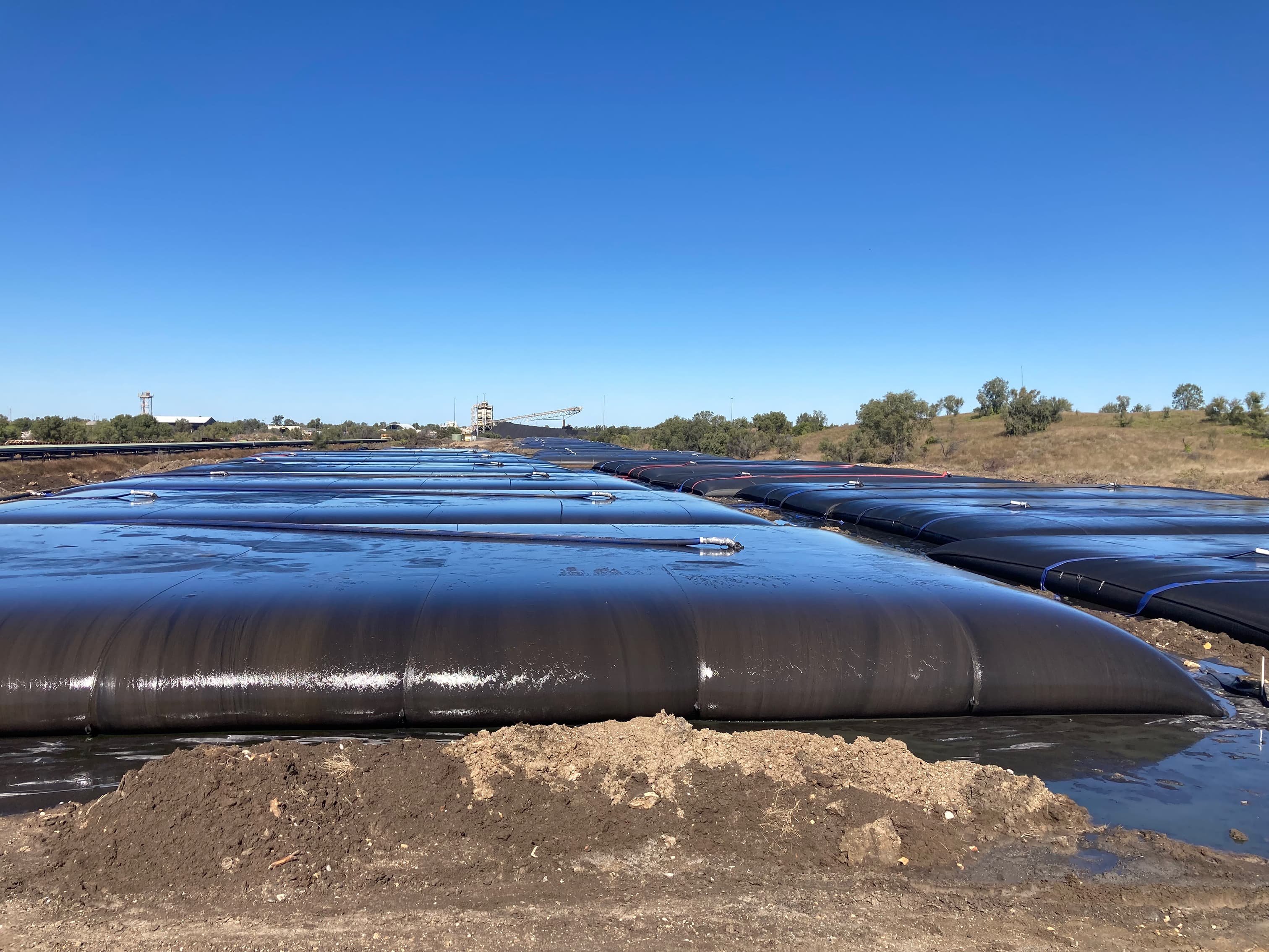 Kestrel Coal Resources restored silt trap capacity by dredging and dewatering 40,000m³ of silt using GEOTUBE units. The project preserved coal fines for sale.