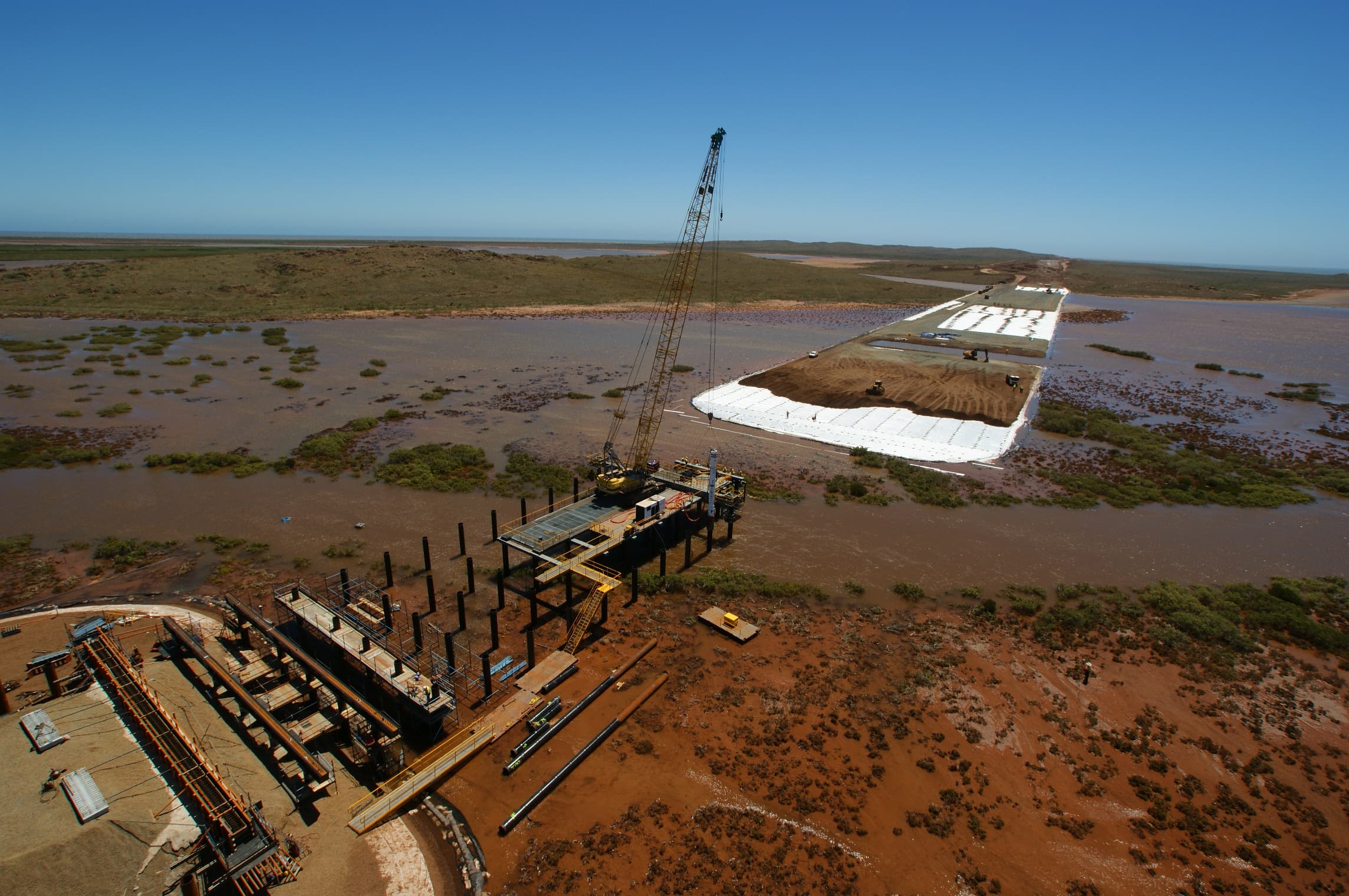 A 2 km (1.2 mi) causeway had to be constructed through a river estuary as part of the services corridor. The estuarine mud foundation in the river estuary was soft to firm, posing challenges for construction.