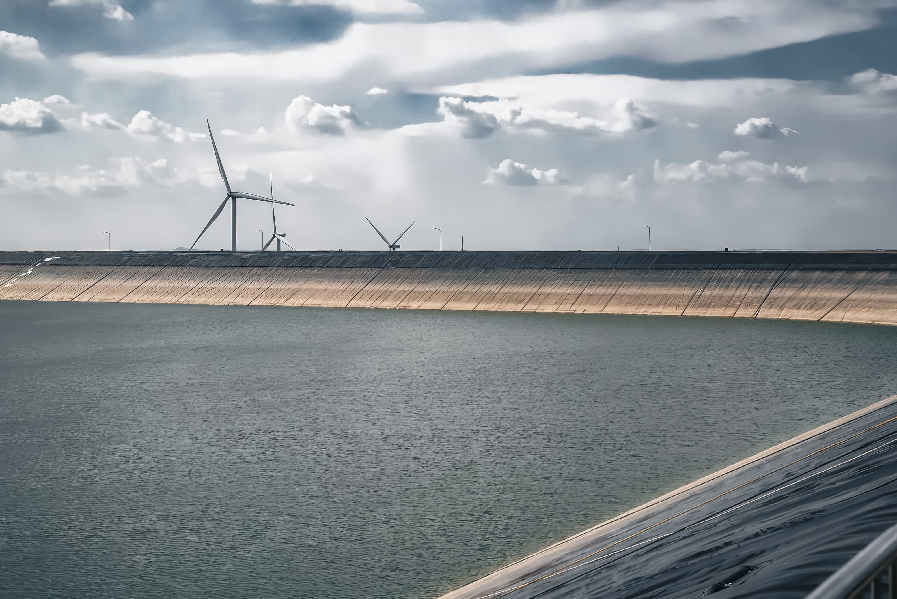 Installation of GSE® HD geomembrane lining the steep slopes and base of the reservoir, ensuring long-term water containment and system reliability.