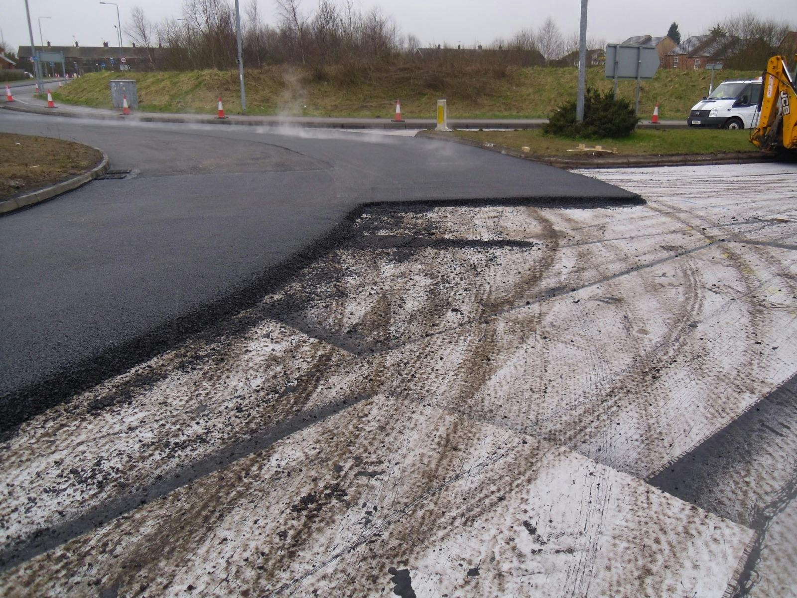 Making roads more durable with MIRAGRID PGM-G 1