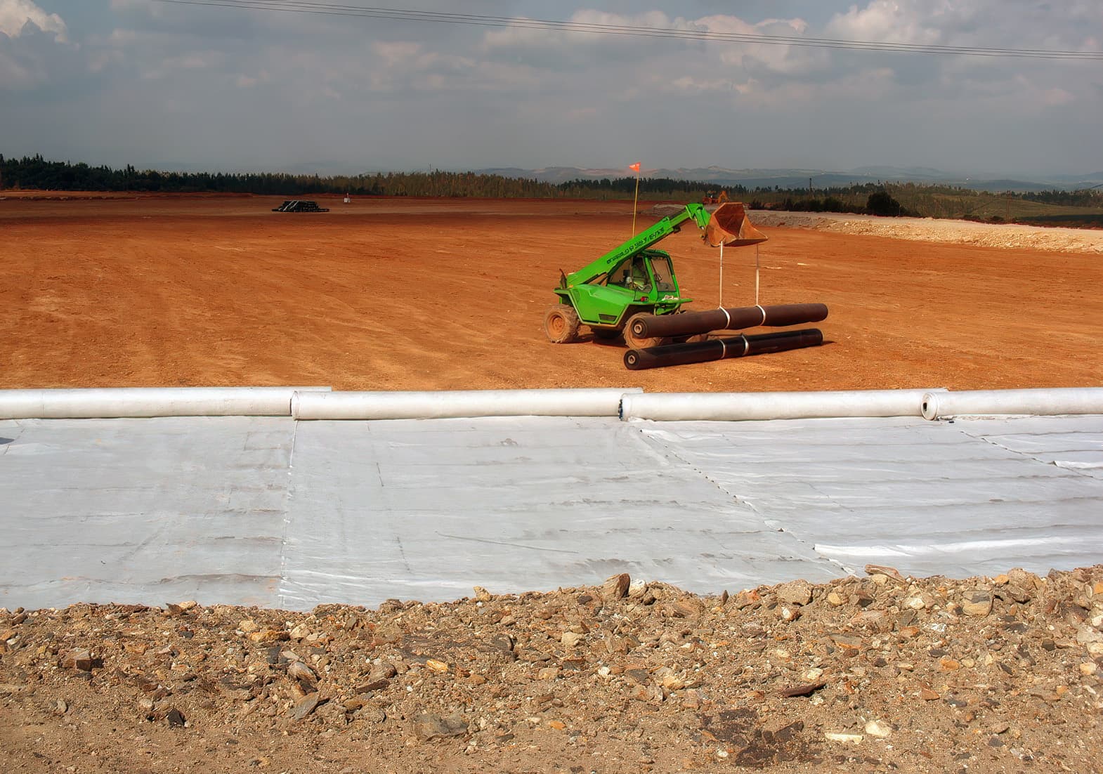 Istallation of MIRAGRID. prior to drainage blanket