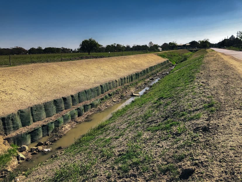 CASE STUDY | Harvey Ditch erosion protection with PROPEX | Solmax